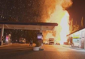 اندلاع حريق في حرم محطة وقود على طريق الحرمين (فيديو)