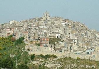 بالصور- إيطاليا تعرض 500 منزل للبيع مقابل يورو واحد فقط.. بشرط وحيد