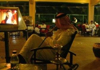 مشروع سعودي يقر تقديم الشيشة داخل المطاعم والمقاهي