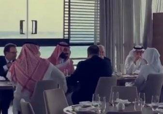 شاهد.. محمد بن سلمان ووزير الخارجية الأمريكي يتناولان الغداء في كورنيش جدة