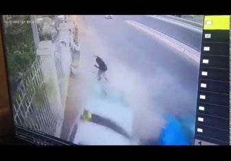 شاب ينجو من حادث مروري بأعجوبة في محافظة جدة (فيديو)