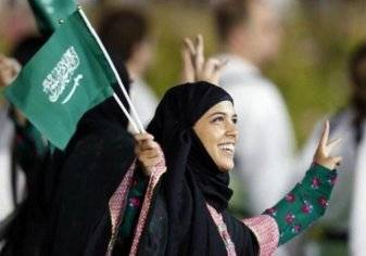 هل ستتخلى المرأة السعودية عن عباءتها السوداء؟