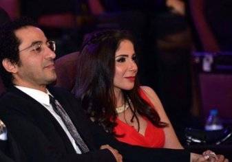 كاتبة تتهم الممثل أحمد حلمي وزوجته منى زكي بالسرقة