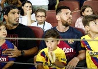 هكذا احتفل ميسي وأطفاله بهدف برشلونة