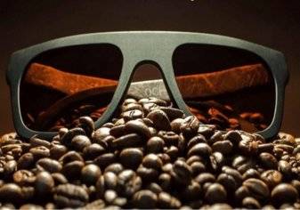 جديد الموضة: نظارة شمسية برائحة القهوة الساخنة