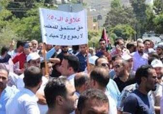 بالصور: معلمو الأردن يواصلون اضرابهم  للمطالبة بـ "العلاوة"
