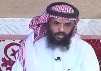 بالفيديو .. رجل أعمال سعودي يكافئ رجلا عفا عن قاتل ابنه