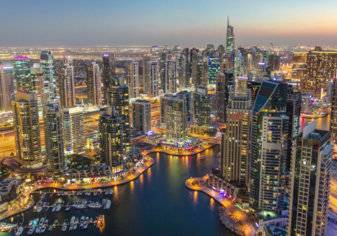 كم عدد الأنشطة الاقتصادية التي توفرها الإمارات للمستثمرين؟
