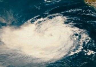 عاصفة مدارية تقترب من السواحل العمانية.. وتحذيرات