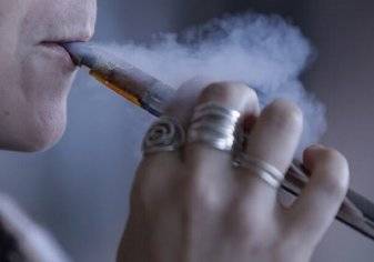 دراسة تربط السجائر الإلكترونية بإصابة سرطان الرئة