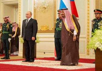 الملك سلمان يشهد توقيع 20 اتفاقية مع روسيا بحضور بوتين