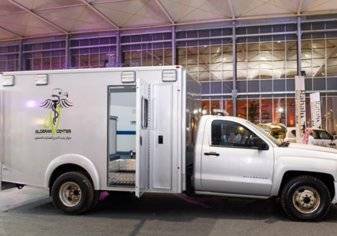 إطلاق أول سيارة طبية لعلاج الصقور في العالم بالسعودية (صور)
