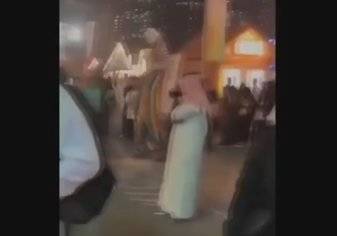 تركي آل الشيخ يتوعد شاب بسبب ما فعله مع أحد المهرجين بموسم الرياض (فيديو)