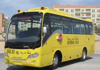 طالب يوقف حافلة مدرسية بعد وفاة سائقها في السعودية!