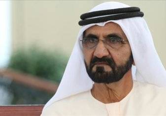 شاهد .. حاكم دبي يساعد متسابقة تعرضت لإصابة