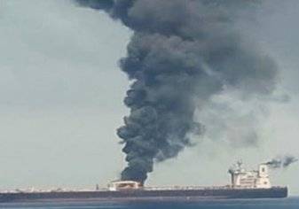 الكشف عن أسباب اشتعال ناقلة النفط قبالة ساحل الإمارات (فيديو)
