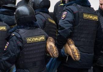 روسيا.. الشرطة تقبض على مجرم بمساعدة فتى التوصيل