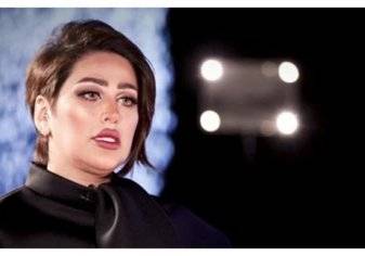 فنانة كويتية تطلب مليوني دينار مقابل "شم أباطها"! (فيديو)