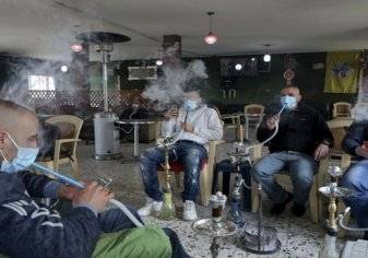 في فلسطين.. تدخين النرجيلة من الكمامة!