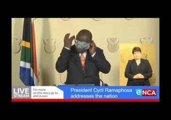 فيديو طريف.. رئيس جنوب افريقيا يفشل في "إرتداء" الكمامة