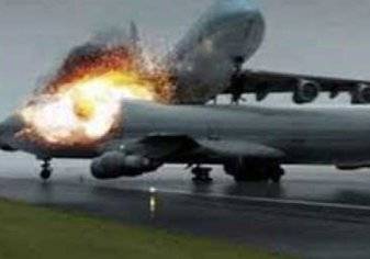 شاهد..لحظة اصطدام طائرتين في مطار حمد