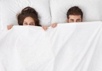 استخدام غطاء واحد يؤرق نومك وحياتك الزوجية
