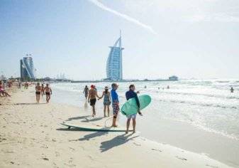 إليك قائمة العروض الترفيهية على شواطئ دبي (صور)