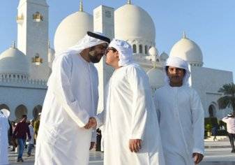 منع العيدية في الإمارات والصلاة في المنازل