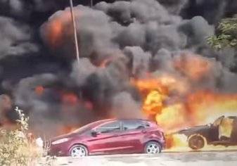بالفيديو  .. حادث خطير يشعل 7 سيارات معاُ