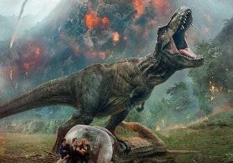 مغامرة تحبس الأنفاس بين فكي ديناصور (فيديو)
