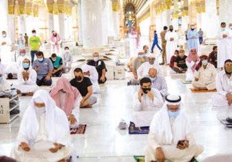 شاهد.. عودة الصلاة في المسجد الحرام لأول مرة منذ سبعة أشهر