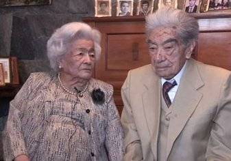 79 سنة حب..الموت يفرق بين أكبر زوجين في العالم