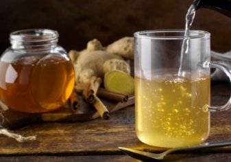 ماذا يحدث في جسمك عند شرب خليط العسل بالماء؟