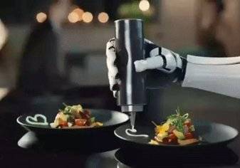 بكبسة زر.. روبوت ذكي يطهو الطعام ويغسل الصحون