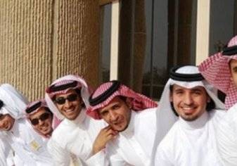 كم تبلغ نسبة الذكور إلى الإناث في دول الخليج؟