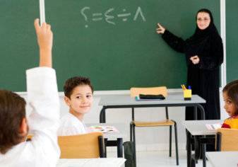 ماذا تعرف عن نظام "التعليم الهجين" في الإمارات؟