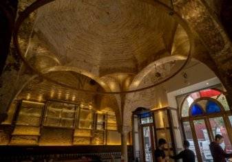 بالصور: اكتشاف "كنز عربي" في حانة إسبانية يعود لمئات السنين
