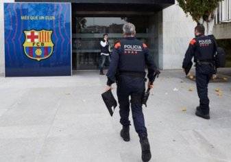 الشرطة تداهم نادي برشلونة.. ما الحكاية؟