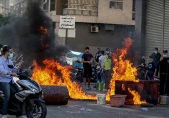 بالصور: لبنانيون في قلب "جهنم" بعد تهاوي الليرة