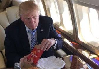 ترامب يقترض المال من حارسة لشراء وجبة ماكدونالدز