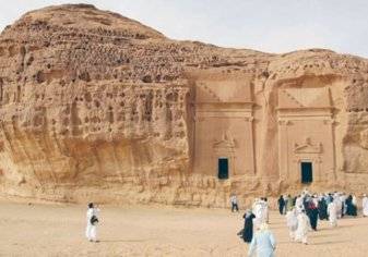 ما سر انجذاب السياح لمنطقة العلا السعودية؟