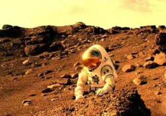 فيديوهات طريفة لسعودي يدعي أنه يعيش على المريخ!