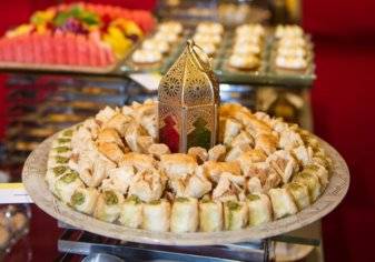 ماذا يحدث لجسم الصائم عند تناول الحلويات العربية؟
