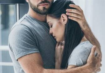 كيف يؤثر الضغط النفسي على العلاقة الرومانسية؟