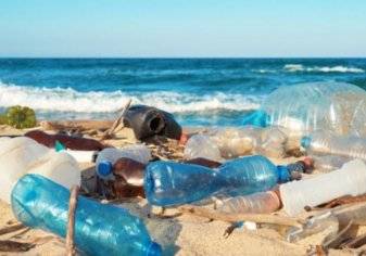 علماء يحولون نفايات البلاستيك إلى فانيلا!