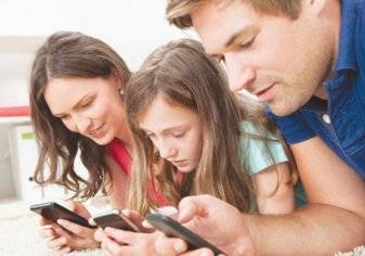متى تسمح لطفلك بامتلاك هاتف محمول؟