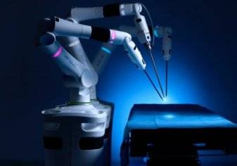 دبي تستخدم أصغر روبوت جراحي في العالم