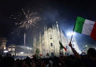 "شاهد" ايطاليا تشيع جنازة منتخب انجلترا