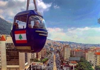 في لبنان.. دقائق تحبس الأنفاس بسبب توقف "تلفريك"!