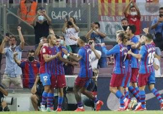 برشلونة يتجاوز صدمة رحيل ميسي بانتصار رباعي!
